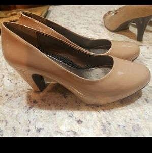 Like New Easy Spirit Nude Pump Heels